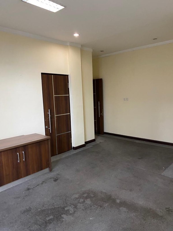 Ruko Gandeng 4 Lantai Cikarang, Parkir Luas, Siap Pakai  