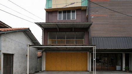 Sewa Office, minimarket , ruko 3,5 di lokasi strategis Depok, Harga Terjangkau