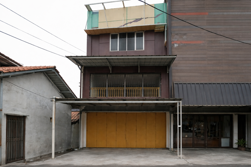 Sewa Office, minimarket , ruko 3,5 di lokasi strategis Depok, Harga Terjangkau