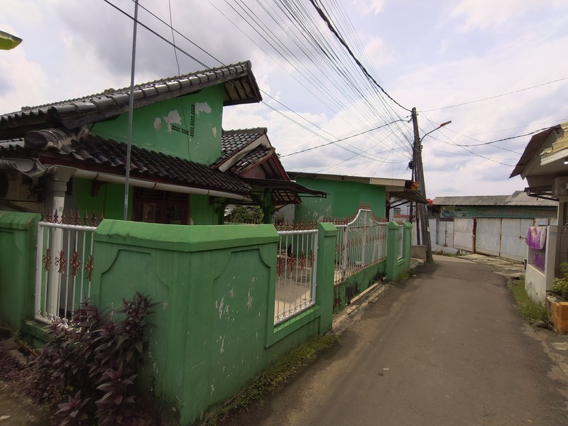 Rumah lama tanah luas di jatisampurna bekasi di jual cepat