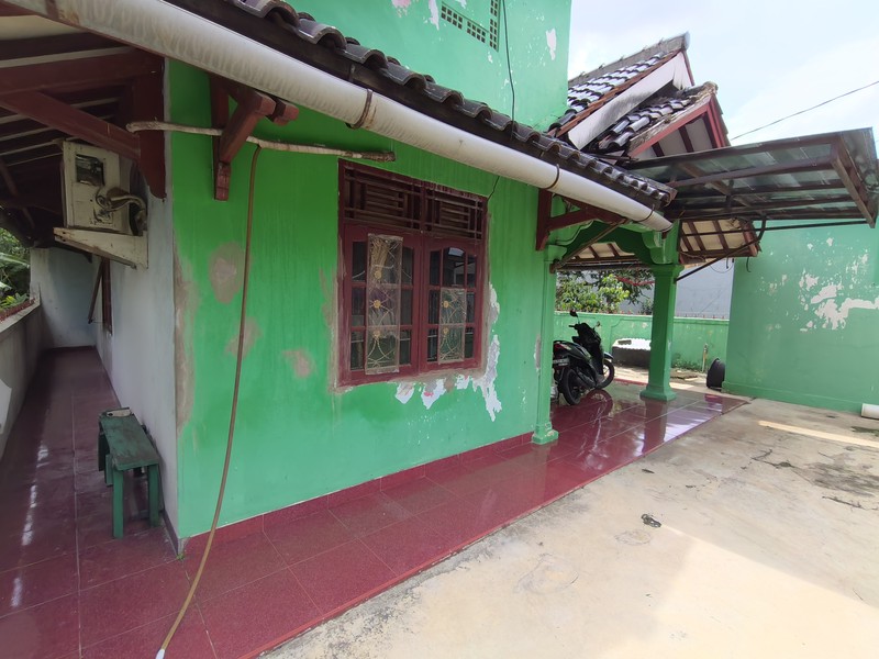 Rumah lama tanah luas di jatisampurna bekasi di jual cepat