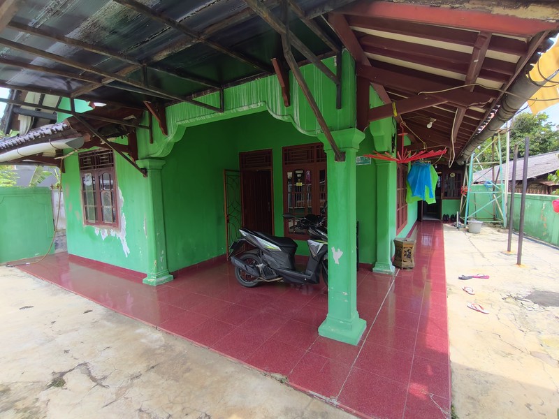 Rumah lama tanah luas di jatisampurna bekasi di jual cepat