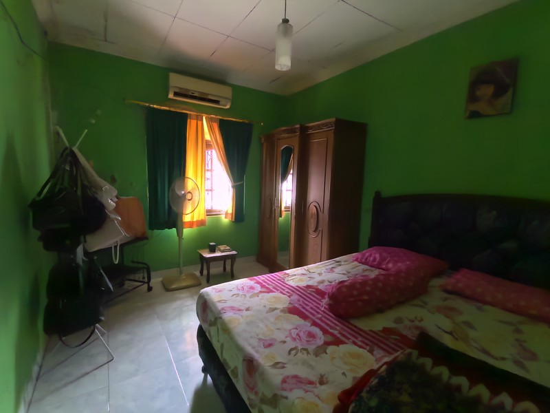 Rumah lama tanah luas di jatisampurna bekasi di jual cepat