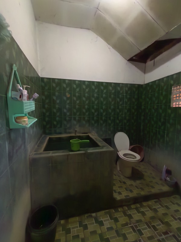 Rumah lama tanah luas di jatisampurna bekasi di jual cepat