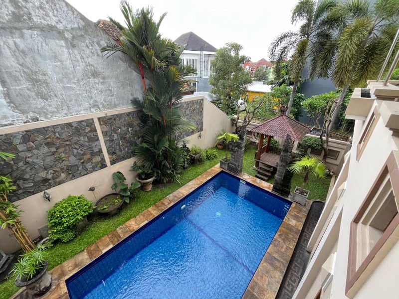 Dijual rumah villa taman gapura Citraland Surabaya Barat 