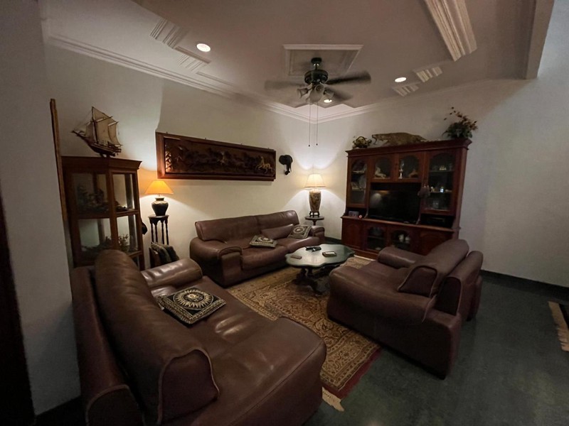 Dijual rumah villa taman gapura Citraland Surabaya Barat 