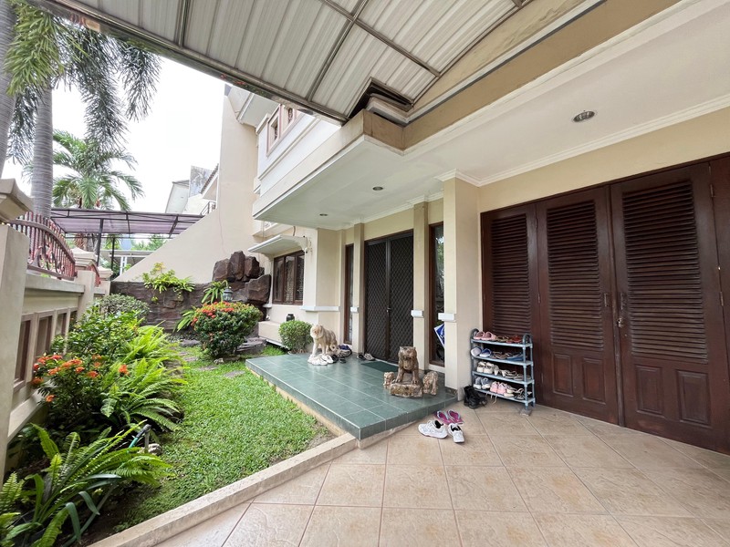 Dijual rumah villa taman gapura Citraland Surabaya Barat 