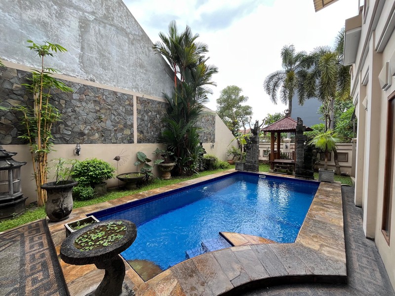 Dijual rumah villa taman gapura Citraland Surabaya Barat 
