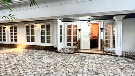 Rumah Klasik Depan Taman Tebet Eco Park Lokasi Strategis