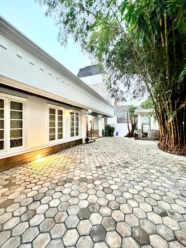 Rumah Klasik Depan Taman Tebet Eco Park Lokasi Strategis