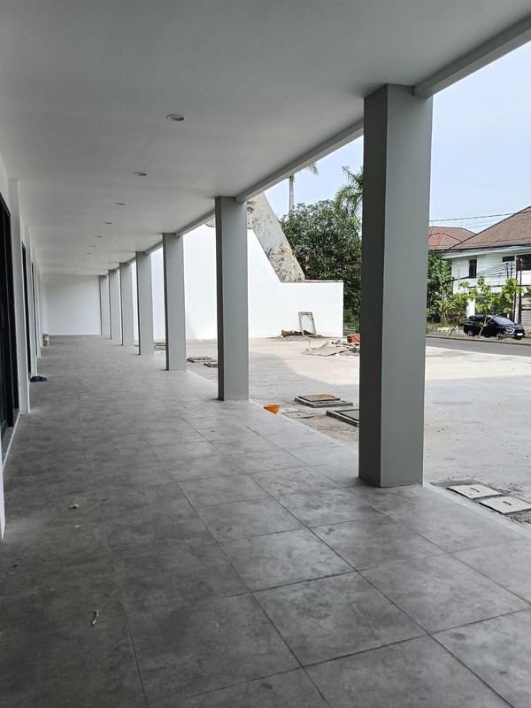 Disewakan 7 Unit Ruko Raya Satelit Indah - Sukomanunggal - Ruko Baru Modern 4 Lantai Surabaya Barat- Hadap Jalan Raya Kembar Komersial Area Cocok Buat Segala Usaha - Parkiran Mobil Luas 