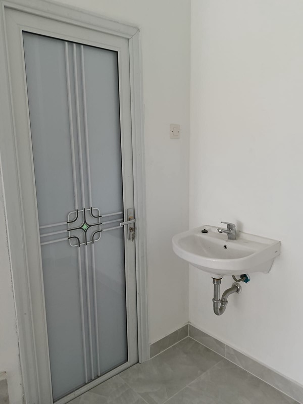 Disewakan 7 Unit Ruko Raya Satelit Indah - Sukomanunggal - Ruko Baru Modern 4 Lantai Surabaya Barat- Hadap Jalan Raya Kembar Komersial Area Cocok Buat Segala Usaha - Parkiran Mobil Luas 