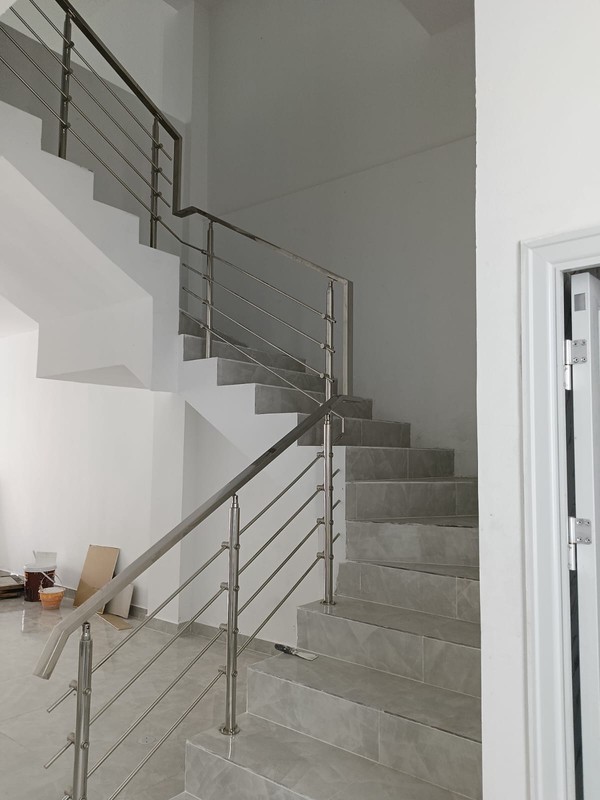 Disewakan 7 Unit Ruko Raya Satelit Indah - Sukomanunggal - Ruko Baru Modern 4 Lantai Surabaya Barat- Hadap Jalan Raya Kembar Komersial Area Cocok Buat Segala Usaha - Parkiran Mobil Luas 