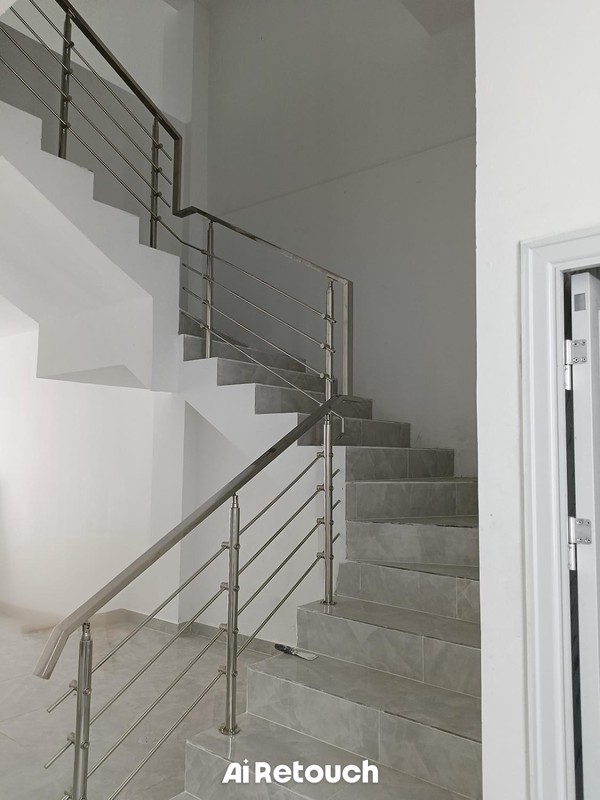 Disewakan 7 Unit Ruko Raya Satelit Indah - Sukomanunggal - Ruko Baru Modern 4 Lantai Surabaya Barat- Hadap Jalan Raya Kembar Komersial Area Cocok Buat Segala Usaha - Parkiran Mobil Luas 