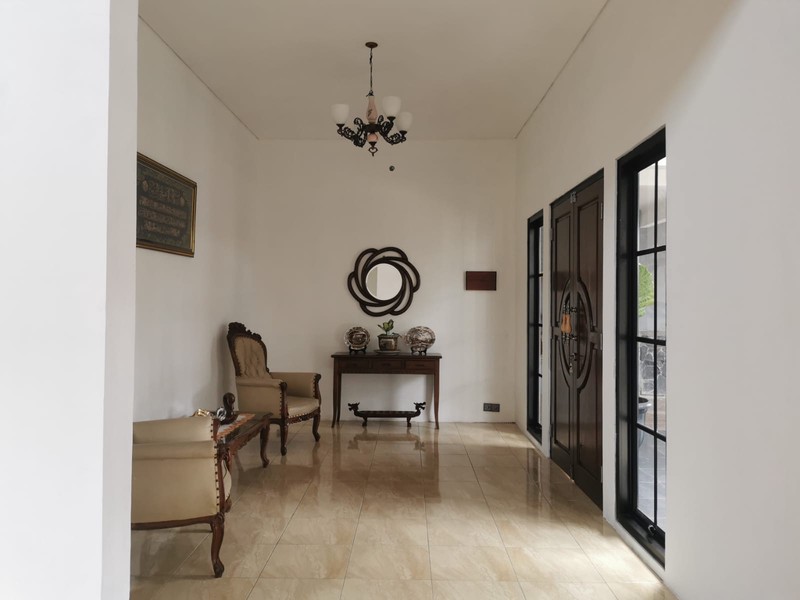 Di jual  cepat rumah lokasi strategis cocok untuk rumah atau usaha kos-kosan