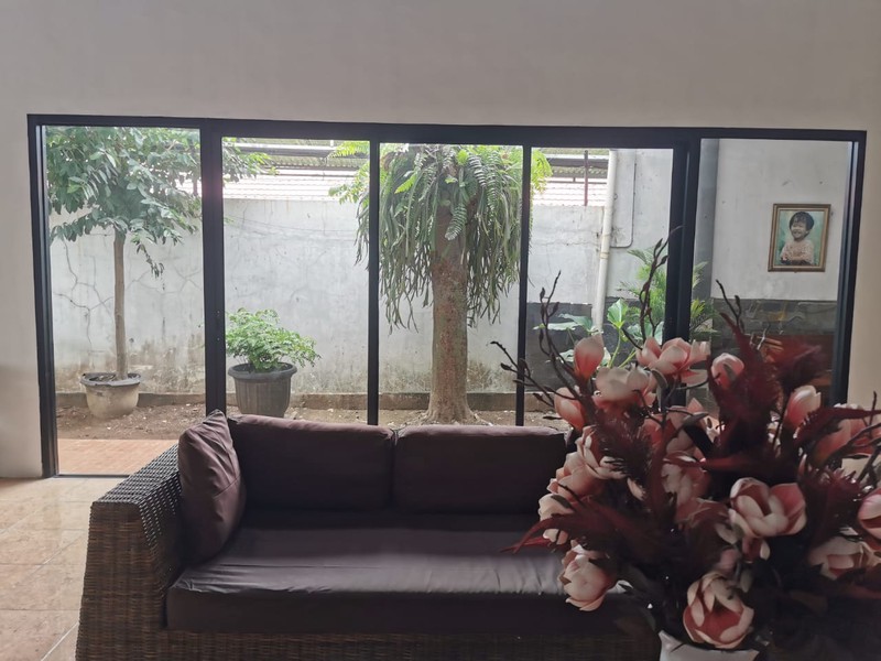 Di jual  cepat rumah lokasi strategis cocok untuk rumah atau usaha kos-kosan