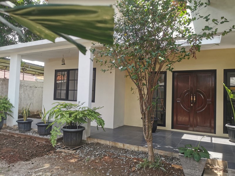 Di jual  cepat rumah lokasi strategis cocok untuk rumah atau usaha kos-kosan