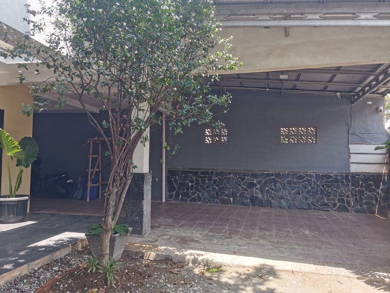 Di jual  cepat rumah lokasi strategis cocok untuk rumah atau usaha kos-kosan