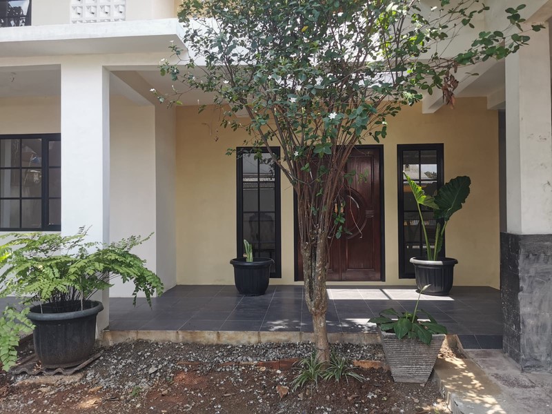 Di jual  cepat rumah lokasi strategis cocok untuk rumah atau usaha kos-kosan