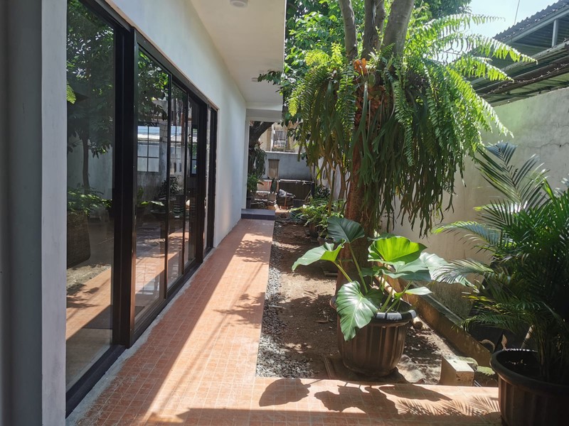 Di jual  cepat rumah lokasi strategis cocok untuk rumah atau usaha kos-kosan