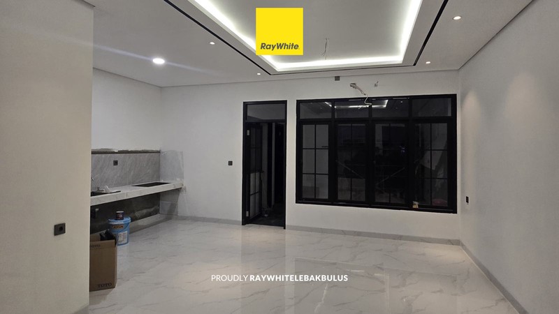 Dijual Brand New House gaya American Classic di Duren Sawit, Jakarta Timur! Akses dekat Toll Becakayu!