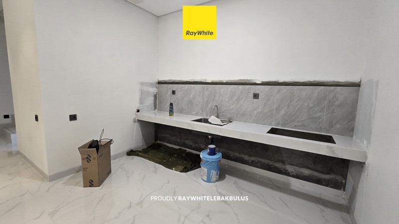 Dijual Brand New House gaya American Classic di Duren Sawit, Jakarta Timur! Akses dekat Toll Becakayu!