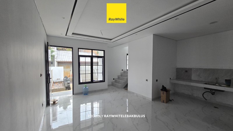 Dijual Brand New House gaya American Classic di Duren Sawit, Jakarta Timur! Akses dekat Toll Becakayu!