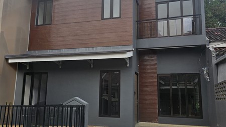 JUAL CEPAT RUMAH BARU 2 LANTAI DI NUSA LOKA BSD CITY ( Bagian depan dekat jln Raya ) -  TANGSEL