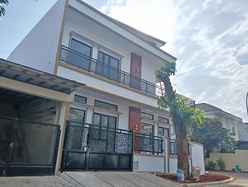 Rumah Posisi Hook Brand New di Kencana Loka BSD City