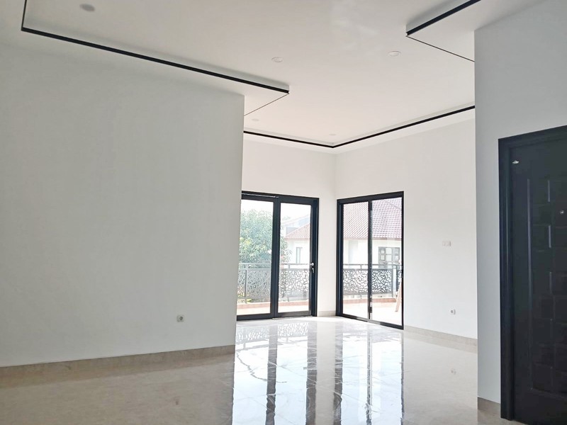 Rumah Posisi Hook Brand New di Kencana Loka BSD City