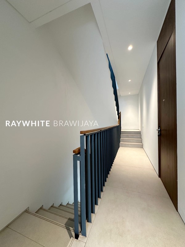 Brand New Townhouse Modern Design Lokasi Strategis Area Kemang Utara