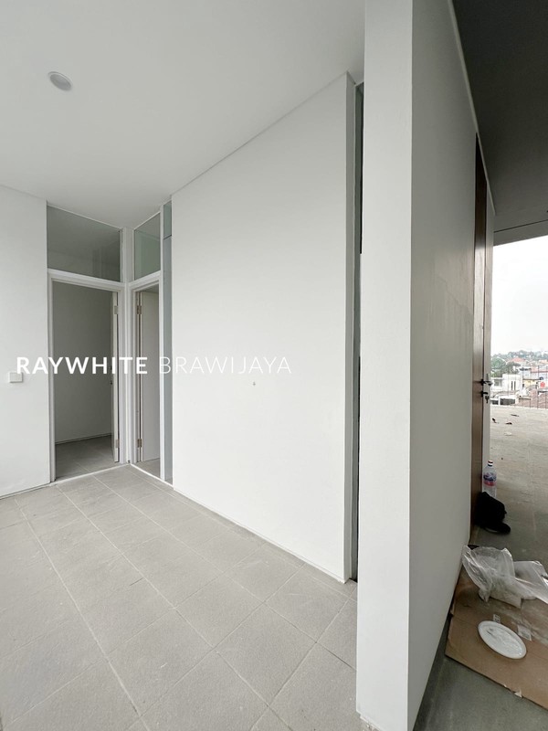 Brand New Townhouse Modern Design Lokasi Strategis Area Kemang Utara