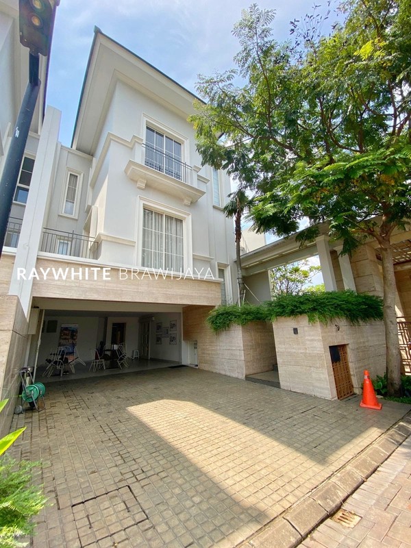 Brand New Townhouse dalam Kompleks Lebak Bulus 