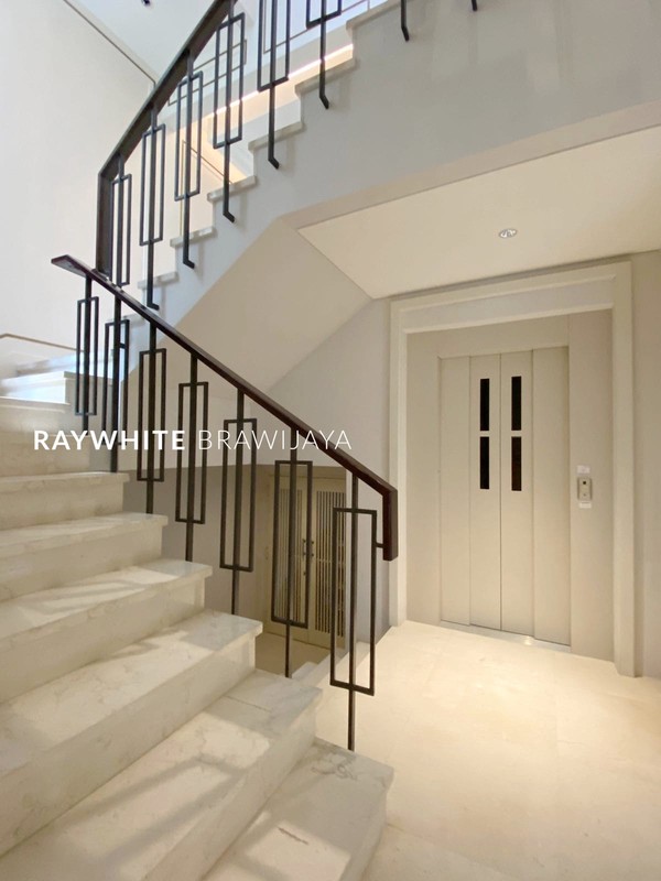 Brand New Townhouse dalam Kompleks Lebak Bulus 