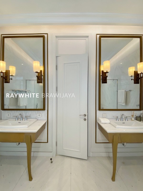 Brand New Townhouse dalam Kompleks Lebak Bulus 