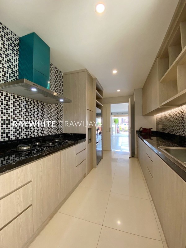 Brand New Townhouse dalam Kompleks Lebak Bulus 