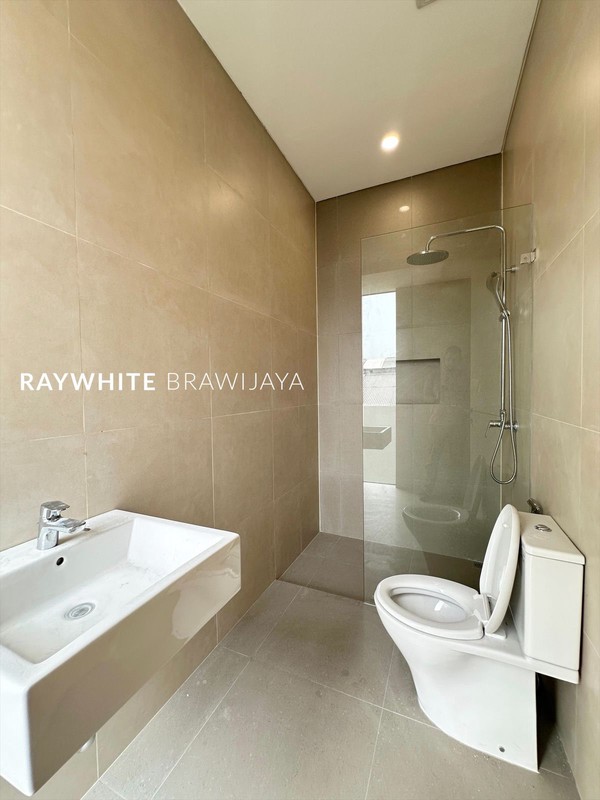 Brand New Townhouse Simatupang Lokasi Strategis