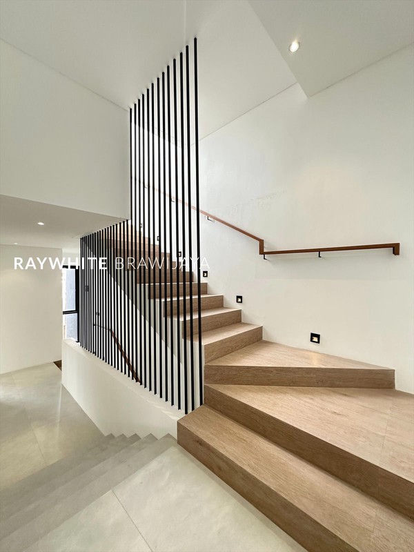 Brand New Townhouse Simatupang Lokasi Strategis