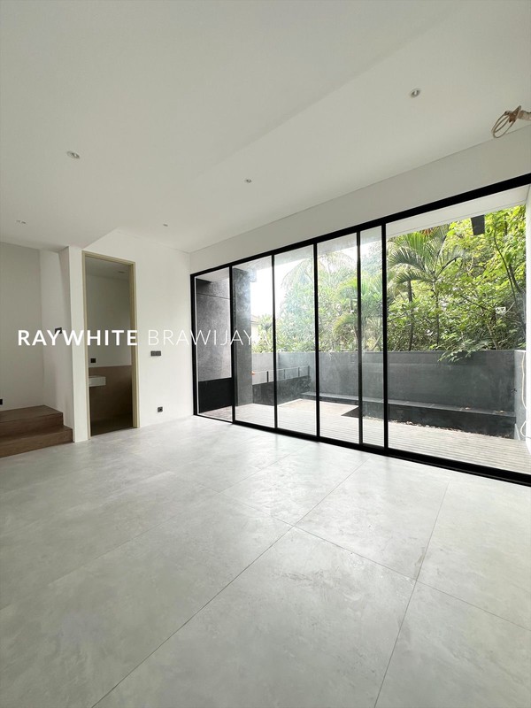 Brand New Townhouse Simatupang Lokasi Strategis