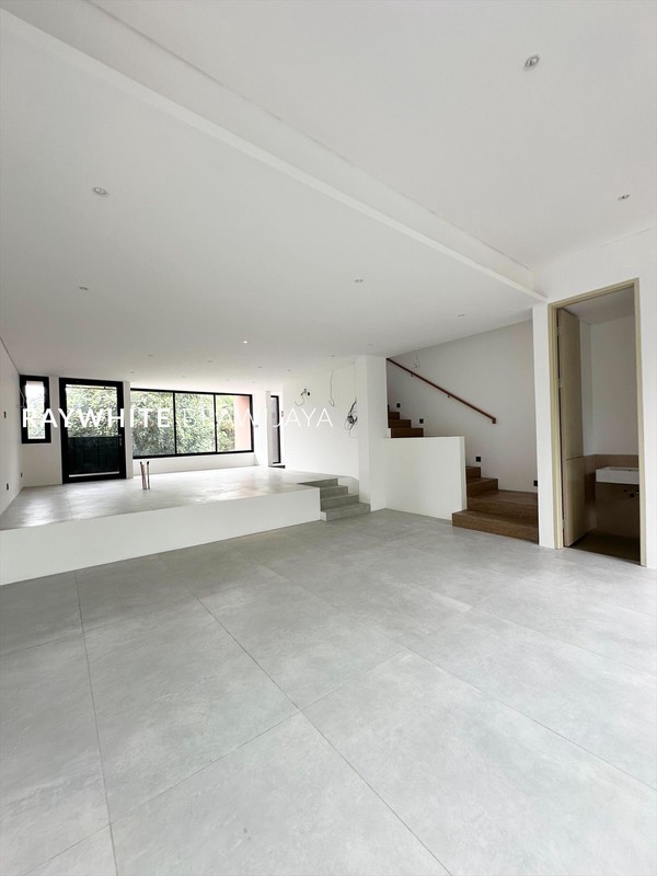 Brand New Townhouse Simatupang Lokasi Strategis