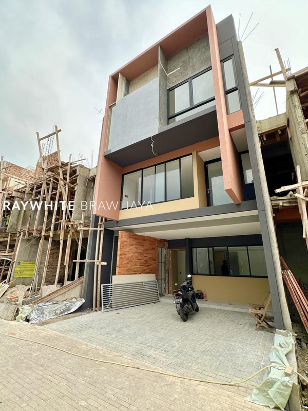 Brand New Townhouse Simatupang Lokasi Strategis