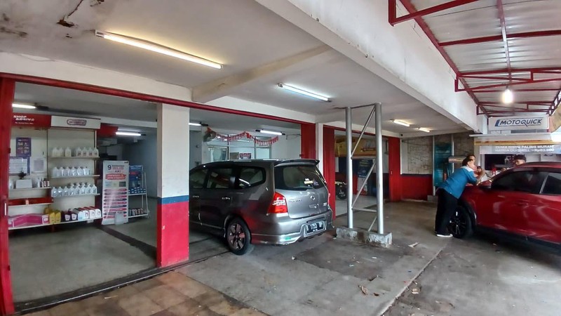 Dijual Ruang Usaha Lokasi Strategis Pinggir Jalan Raya di Wolter Monginsidi Jakarta Selatan