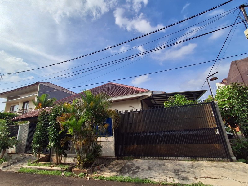 DIJUAL RUMAH HOEK 2LT di PAMULANG PERMAI