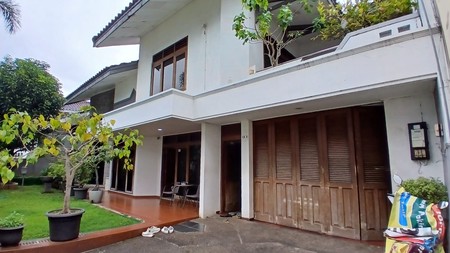 Rumah di lingkungan prestige Interkon Kebun Jeruk dijual