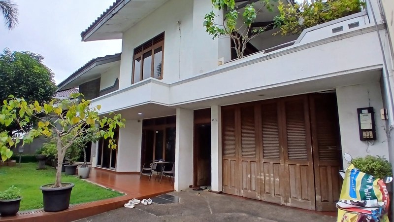 Rumah di lingkungan prestige Interkon Kebun Jeruk dijual
