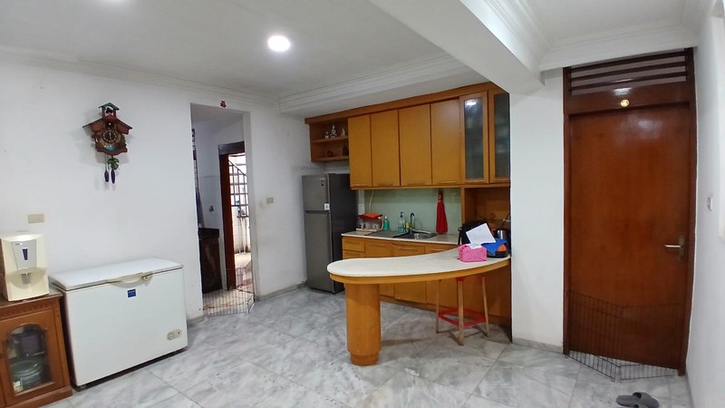 Rumah di lingkungan prestige Interkon Kebun Jeruk dijual