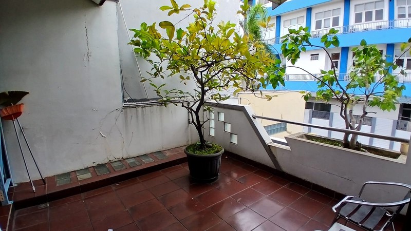 Rumah di lingkungan prestige Interkon Kebun Jeruk dijual