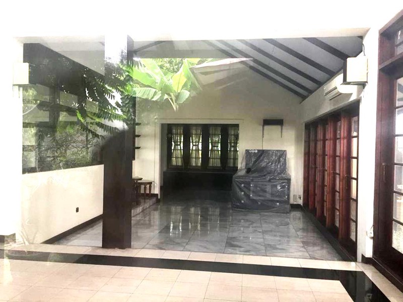 Rumah Luas, Lokasi strategis, bebas banjir di Bintaro Sektor 2