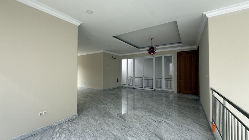 BRAND NEW AND MODERN HOUSE AT SENOPATI AREA