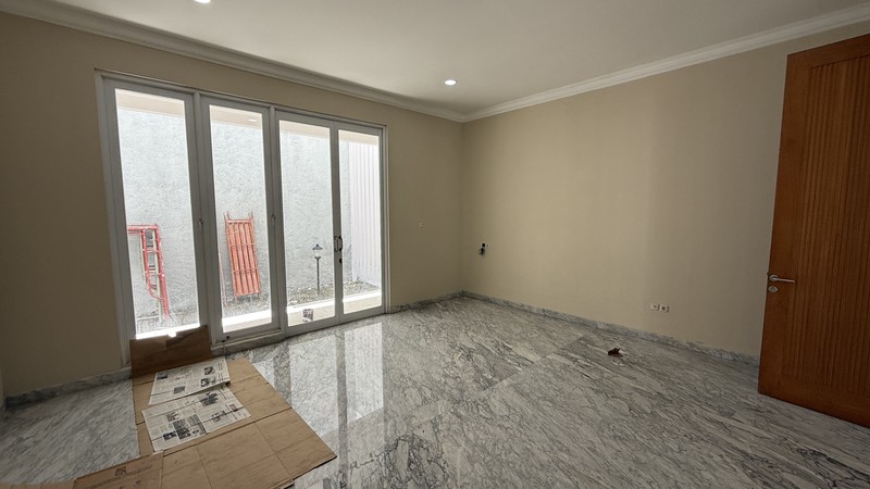 BRAND NEW AND MODERN HOUSE AT SENOPATI AREA